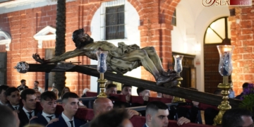Más público y menos recogimiento en el Vía-Crucis del Cristo de la Sangre