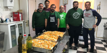 La cocina solidaria del Huerto vuelve a encender los fogones en favor de los usuarios de San Vicente de Paúl