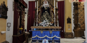 La Virgen de las Lágrimas entronizada en su parihuela para presidir el viernes el rezo del Vía-Lucis