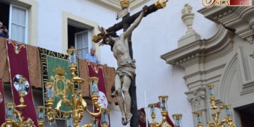 El Consejo de Cádiz abre un expediente a la Vera-Cruz por salir el Lunes Santo y pretende no abonarle el importe de sillas y subvención