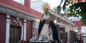 La Virgen de la Estrella recorrió las calles del centro presidiendo el rezo del Santo Rosario