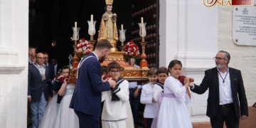El Niño Jesús de Praga procesionó por las calles del barrio del Carmen