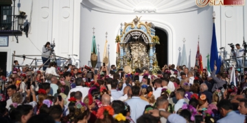 Los rocieros isleños cumplen la mayoría de edad ante la Blanca Paloma en una presentación cada vez más numerosa
