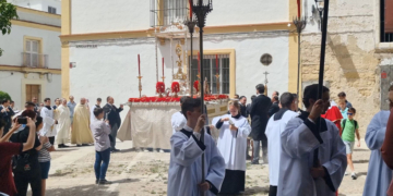 El ciclo eucarístico se abrió en Jerez con el Corpus de Trinidad desde Santiago