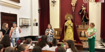 Escolares acuden al encuentro de la Virgen de la Esperanza antes de finalizar el mes de mayo