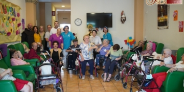 La Callejolera inició su visita a las residencias de mayores