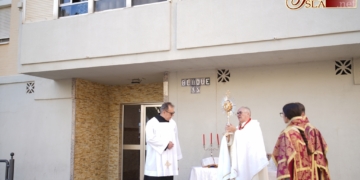 El Santísimo recorrió por vez primera las calles y bloques del barrio de la Ardila