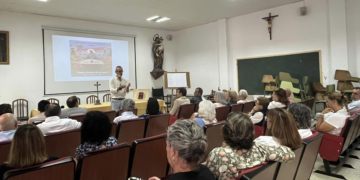 El aula formativa de Misericordia cierra su primer año con la ponencia de Pedro Díaz León sobre la eucaristía