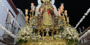 Huévar del Aljarafe coronó a la Virgen de la Sangre con un toque cañaílla