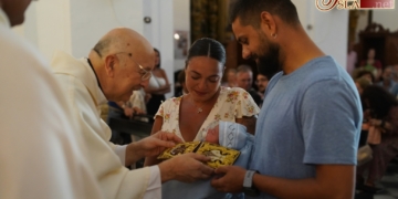 Del Carmen desde la cuna: La Patrona bendice a los isleños más pequeños en la víspera de su festividad