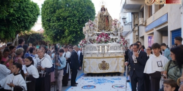 La Isla arropó multitudinariamente a su Patrona por las calles en un nuevo 16 de julio