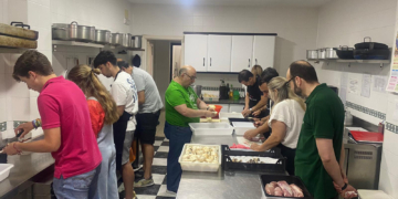 Con la llegada de julio la cocina solidaria del Huerto vuelve a dar menús a los usuarios de San Vicente de Paúl