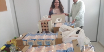 Ecce-Homo entregó a Cáritas los alimentos para los desayunos en verano de los niños acogidos