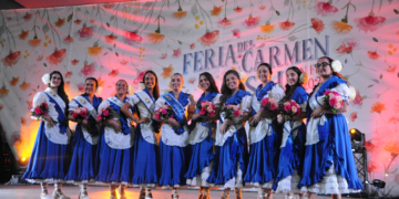 La Feria del Carmen vive su primera noche con el alumbrado y la proclamación de las salineras