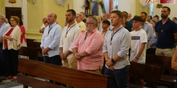 Una misa conmemora la festividad de Santa Elena en la Castrense