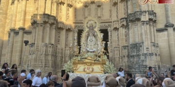 Arcos se vuelca con la procesión de su Patrona