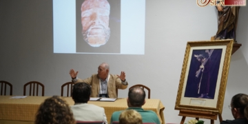 Diego Salado ofreció en una conferencia su particular visión de la restauración de Jesús de la Misericordia