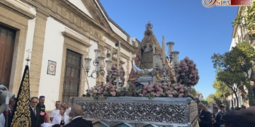 Los portuenses recibieron a la Virgen de los Milagros tras su restauración