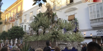 La Virgen de la Luz se reencuentra con los tarifeños en su anual procesión