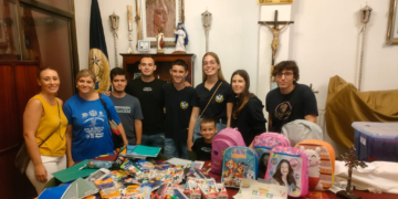 Los jóvenes de Cristo Rey recogieron material escolar en favor de familias de la feligresía