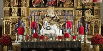 Los hermanos del Baratillo viven la previa de la Coronación de la Piedad con un Triduo en la Parroquia del Sagrario