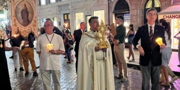 Un fallo de logística deja sin Simpecado el rosario de la Hermandad Matriz del Rocío en Roma