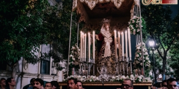 La Virgen del Mayor Dolor impregnó de aires decimonónicos su traslado a la Real Capilla del Calvario como previa de la Magna jerezana
