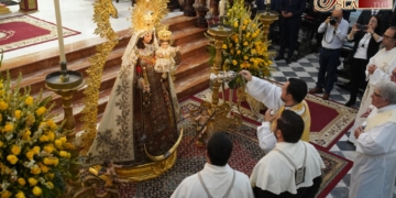 Función y Besamano para conmemorar 73 años después la Coronación de la Virgen del Carmen