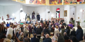 Los isleños honraron a sus difuntos con una eucaristía en San José Artesano