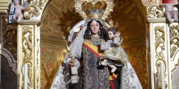 La Patrona regresa a su camarín tras las tareas de limpieza y conservación de Pedro Manzano