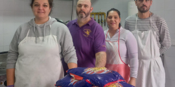 Nazareno cumple con el cocinado mensual para ‘El Pan Nuestro’