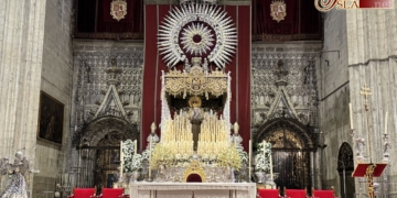 Una misa estacional en la Catedral de Sevilla recordó los 25 años de la Coronación de la Estrella