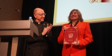 La entrega del portafolios al pregonero se hará en un acto distinto a la presentación del cartel de la Semana Santa