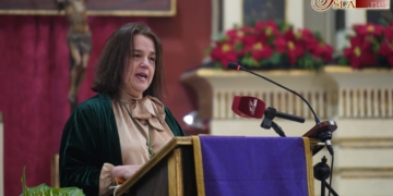 Un pregón familiar y emotivo de Mayte Lebrero inicia los cultos con motivo de la festividad de la Esperanza en el Huerto