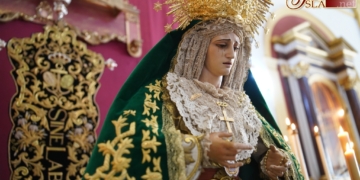 Gracia y Esperanza Coronada en Besamano un nuevo 18 de diciembre