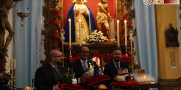 Los emisarios de los Reyes Magos recibieron sus coronas ante las plantas de los Titulares de Columna
