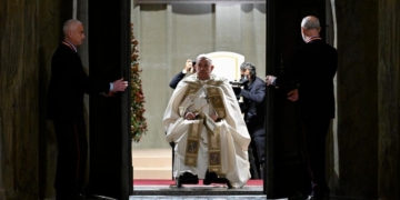 El Papa inaugura el Jubileo Ordinario de 2025 con el rito de la apertura de la Puerta Santa de la Basílica de San Pedro