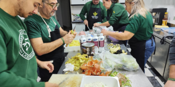 La cocina solidaria del Huerto inicia diciembre con una nueva acción a favor de los usuarios en San Vicente de Paúl