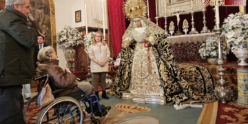 Las Esperanzas de Sevilla en besamanos desde el pasado sábado