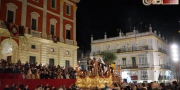 La empresa sevillana desechada para la nueva estructura de la Carrera Oficial genera «dudas razonables» en el contrato para el montaje y desmontaje