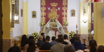 Un buen número de hermanos arropan a la Virgen de la Paz desde el inicio de los cultos en su honor