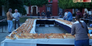 La Hermandad del Rocío volvió a poner a la venta más de 150 metros del roscón más solidario
