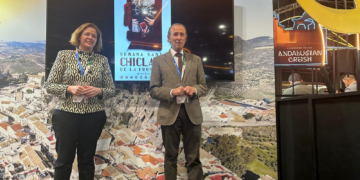 Chiclana presenta su cartel de Semana Santa como reclamo turístico en FITUR
