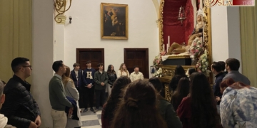 Los jóvenes cofrades conocieron parte del patrimonio de la Caridad