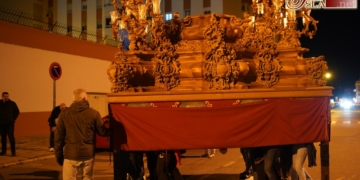 Una quincena de cargadores trasladaron el paso de San José a la nueva casa de hermandad