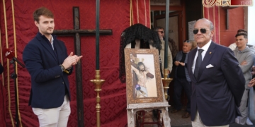 Una pintura del Cristo de la Vera-Cruz anuncia una nueva Semana Santa en la Abacería ‘La Cañaílla’