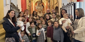 Los más pequeños fueron presentados ante la Virgen de la Piedad
