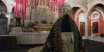Historia y patrimonio macareno se unen en la exposición por el primer centenario del Besamano a la Esperanza