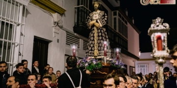 El Vía-Crucis de Jesús Cautivo abrió las calles de La Isla a una nueva Cuaresma