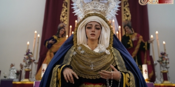 Los hermanos de Humildad y Paciencia exponen a la Virgen de las Penas en Besamano